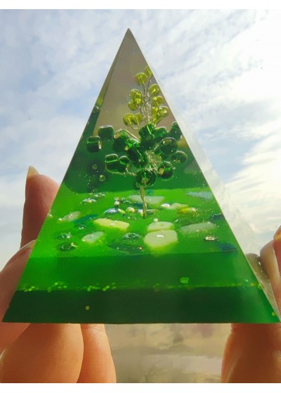 Подарък за нов дом - Пирамида оргонит за пари с нефрит оливин малахит - дървото на парите размер XL